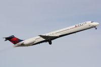 N913DE @ KSRQ - Delta Flight 1621 (N913DE) departs Sarasota-Bradenton International Airport enroute to Hartsfield-Jackson Atlanta International Airport - by Jim Donten