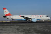 OE-LBW @ LOWW - Austrian AIrliens Airbus 320