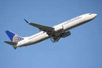N37413 @ KSRQ - United Flight 1528 (N37413) departs Sarasota-Bradenton International Airport enroute to Chicago-O'Hare International Airport - by Jim Donten