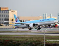 HL8209 @ KLAX - Landing 24L. Taken from Westchester Bridge
