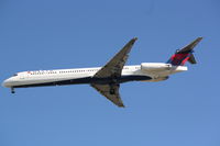 N957DL @ KSRQ - Delta Flight 1621 (N957DL) arrives at Sarasota-Bradenton International Airport following a flight from Hartsfield-Jackson Atlanta International Airport - by Jim Donten