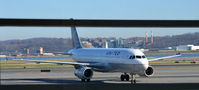 N489UA @ KDCA - Taxi DCA - by Ronald Barker
