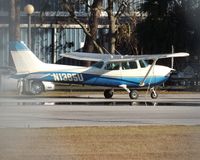 N1385U @ CGC - 1976 Cessna 172m