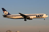 SP-LPB @ WAW - LOT - Polish Airlines - by Chris Jilli