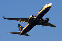 EI-DPS @ WAW - Ryanair - by Chris Jilli