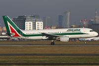 EI-DSC @ WAW - Alitalia