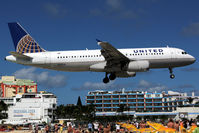 N411UA @ SXM - visitor - by Wolfgang Zilske