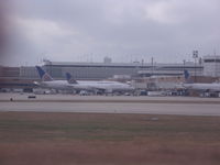 N20904 @ IAH - the 787 is behind the a320 - by christian maurer