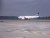 N481UA @ IAH - a320 at 15R - by christian maurer
