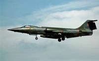 104751 @ EDSB - on final - by Friedrich Becker