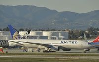 N222UA @ KLAX - Taxiing to gate - by Todd Royer
