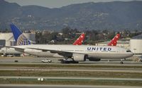N783UA @ KLAX - Taxiing to gate - by Todd Royer