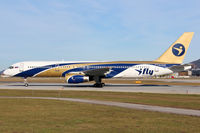 EI-DUD @ LOWS - Boeing 757