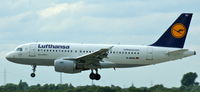 D-AKNJ @ EDDL - Lufthansa, seen here landing on RWY 23L at Düsseldorf Int´l (EDDL) - by A. Gendorf