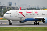 OE-LAT @ LOWW - Austrian Airlines - by Artur Badoń