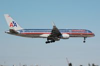 N638AA @ KMIA - AA B752 landing in MIA - by FerryPNL