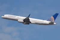 N34137 @ KEWR - Continental B752 taking off - by FerryPNL