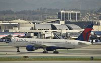 N6711M @ KLAX - Taxiing to gate - by Todd Royer