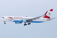 OE-LAZ @ VIE - Austrian Airlines - by Chris Jilli