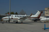 F-GNOE @ LOWW - Beech King Air 300