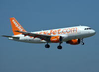 G-EZIV @ EGPH - Easy 6YL On finals for runway 06 - by Mike stanners