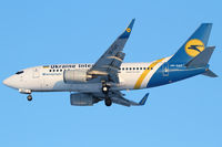 UR-GAT @ VIE - Ukraine International Airways