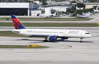 N685DA @ KFLL - Boeing 757-200