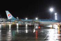 HL8211 @ LOWW - Korean Air Airbus 330-200 - by Dietmar Schreiber - VAP