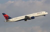 N608DA @ KFLL - Boeing 757-200