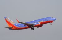 N450WN @ KFLL - Boeing 737-700 - by Mark Pasqualino