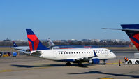 N860RW @ KDCA - Taxi DCA - by Ronald Barker
