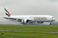 A6-EWB @ EHAM - Emirates Boeing B777-31H/ER landing in EHAM/AMS
