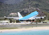 PH-BFB @ TNCM - PH-BFB