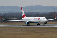 OE-LAE @ VIE - Austrian Airlines