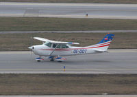 OE-DDT @ LOWW - private Cessna 182