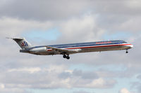 N7526A @ DFW - American Airlines landing at DFW Airport