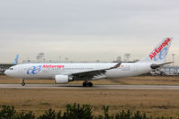 EC-JQQ @ LFPO - Landing runway 26