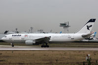 EP-IBB @ LFPO - Exit runway 26