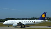 D-AIQL @ EGPH - Lufthansa A320 taxiing to runway 06 for departure to FRA - by Mike stanners
