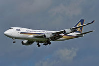 9V-SFP @ EHAM - Singapore Airlines Cargo Boeing B747-412F/SCD final aproach - by Janos Palvoelgyi