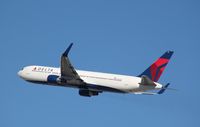 N176DN @ KLAX - Boeing 767-300 - by Mark Pasqualino