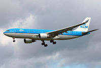 PH-AOH @ EHAM - KLM Royal Dutch Airlines Airbus A330-203 final approach