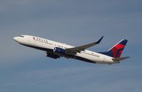 N3742C @ KLAX - Boeing 737-800 - by Mark Pasqualino
