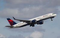 N555NW @ KFLL - Boeing 757-200
