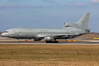 ZD952 @ LOWW - Lockheed - by Michael Stricker