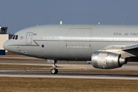 ZD952 @ LOWW - Lockheed - by Michael Stricker