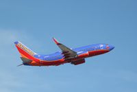 N266WN @ KFLL - Boeing 737-700 - by Mark Pasqualino