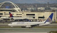 N26215 @ KLAX - Arriving at LAX on 25L - by Todd Royer