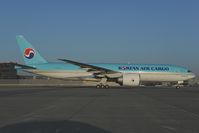 HL8226 @ LOWW - Korean Air Boeing 777-200 - by Dietmar Schreiber - VAP