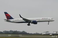 N712TW @ EIDW - Landing Rwy 10 at Dublin in the rain..